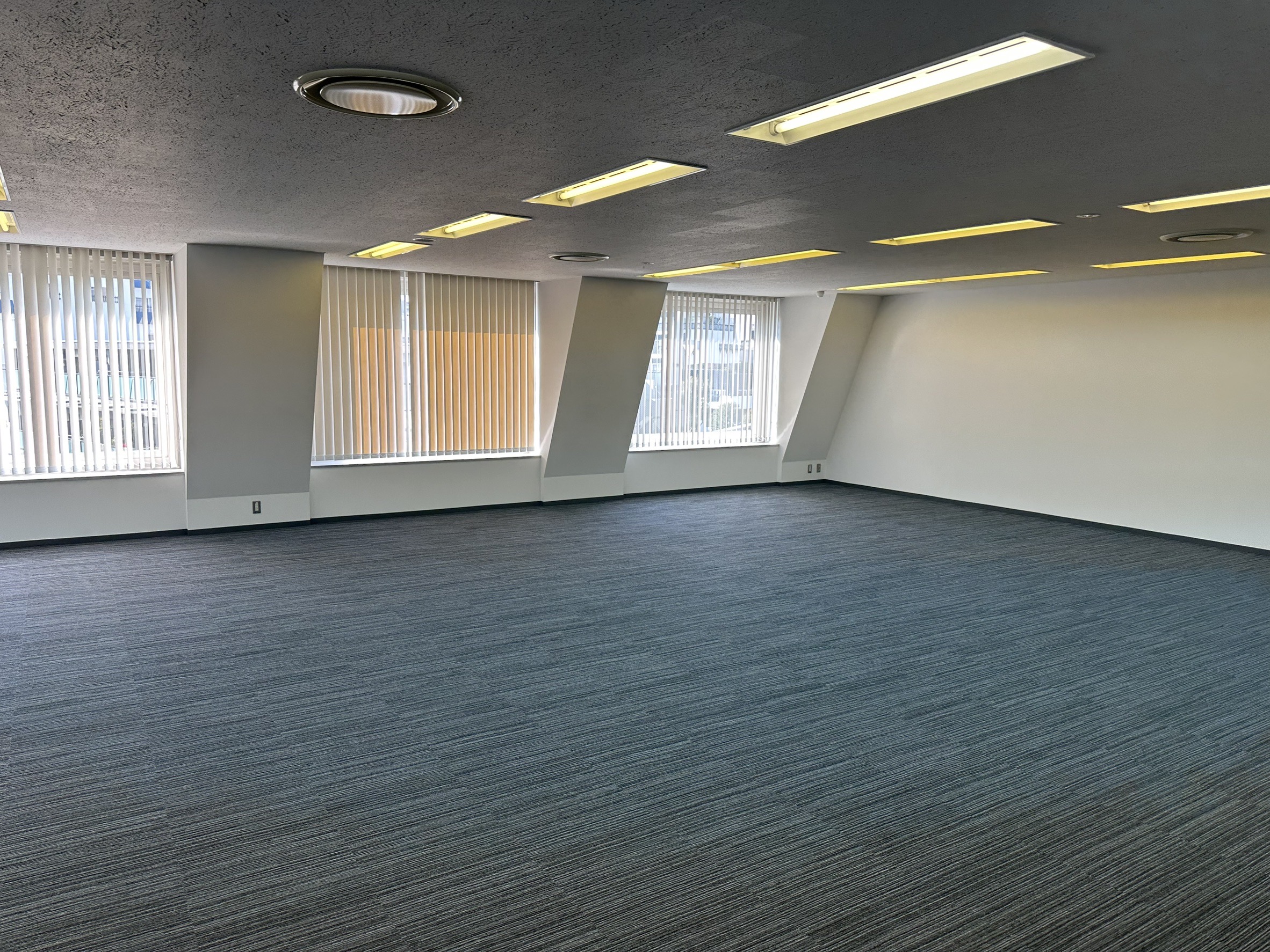 オフィス空間を彩る内装工事の最新トレンド